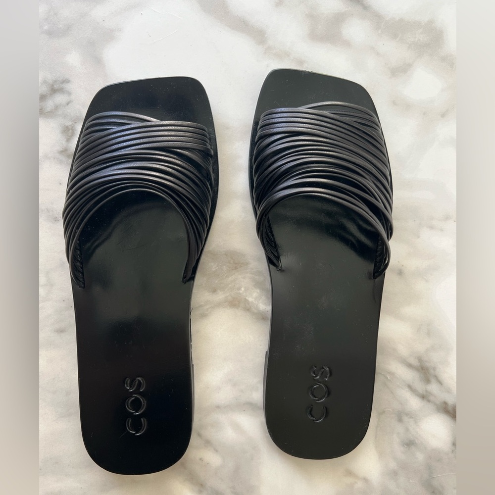 COS black leather sandal flats size 5.5